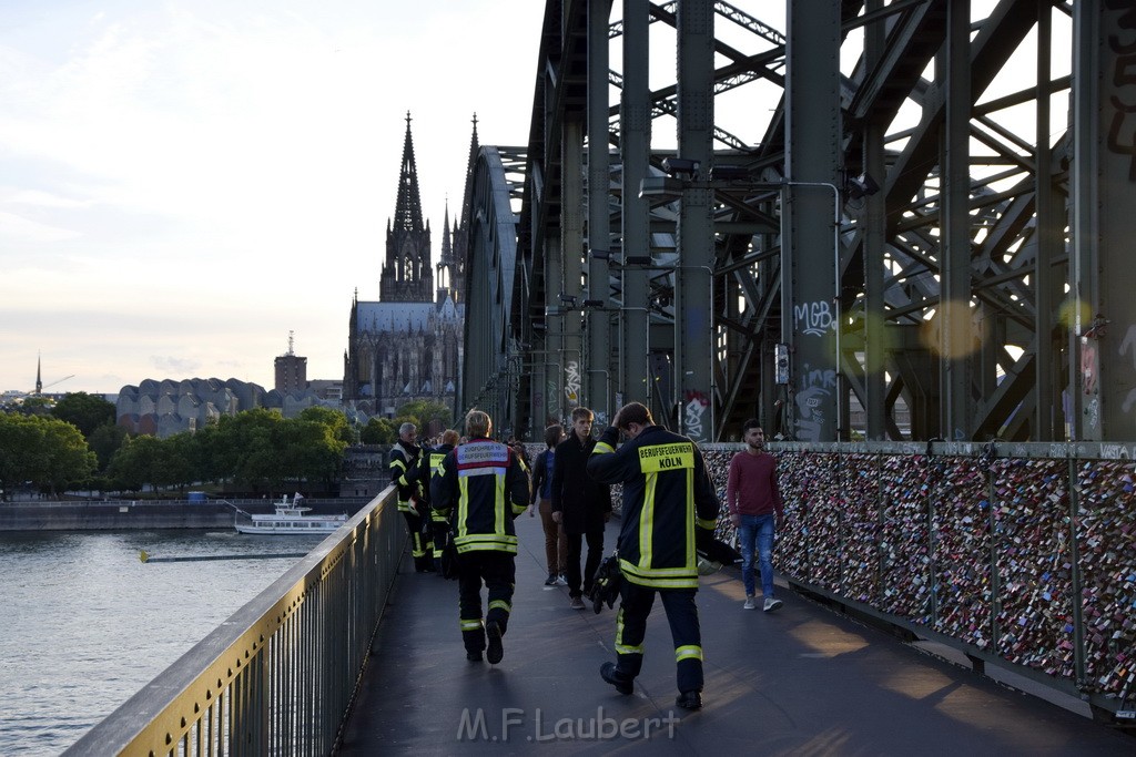 Zug 1 Koeln Deutz Hohenzollernbruecke Rich Rechtsrheinisch P09.JPG - Miklos Laubert